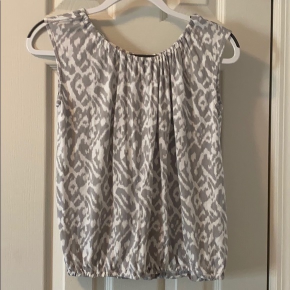 LOFT Tops - Loft sleeveless grey leopard tee EUC
